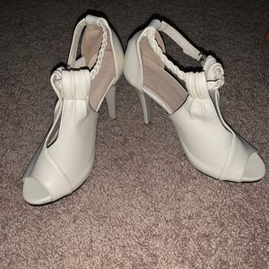 Cream/off white heel.